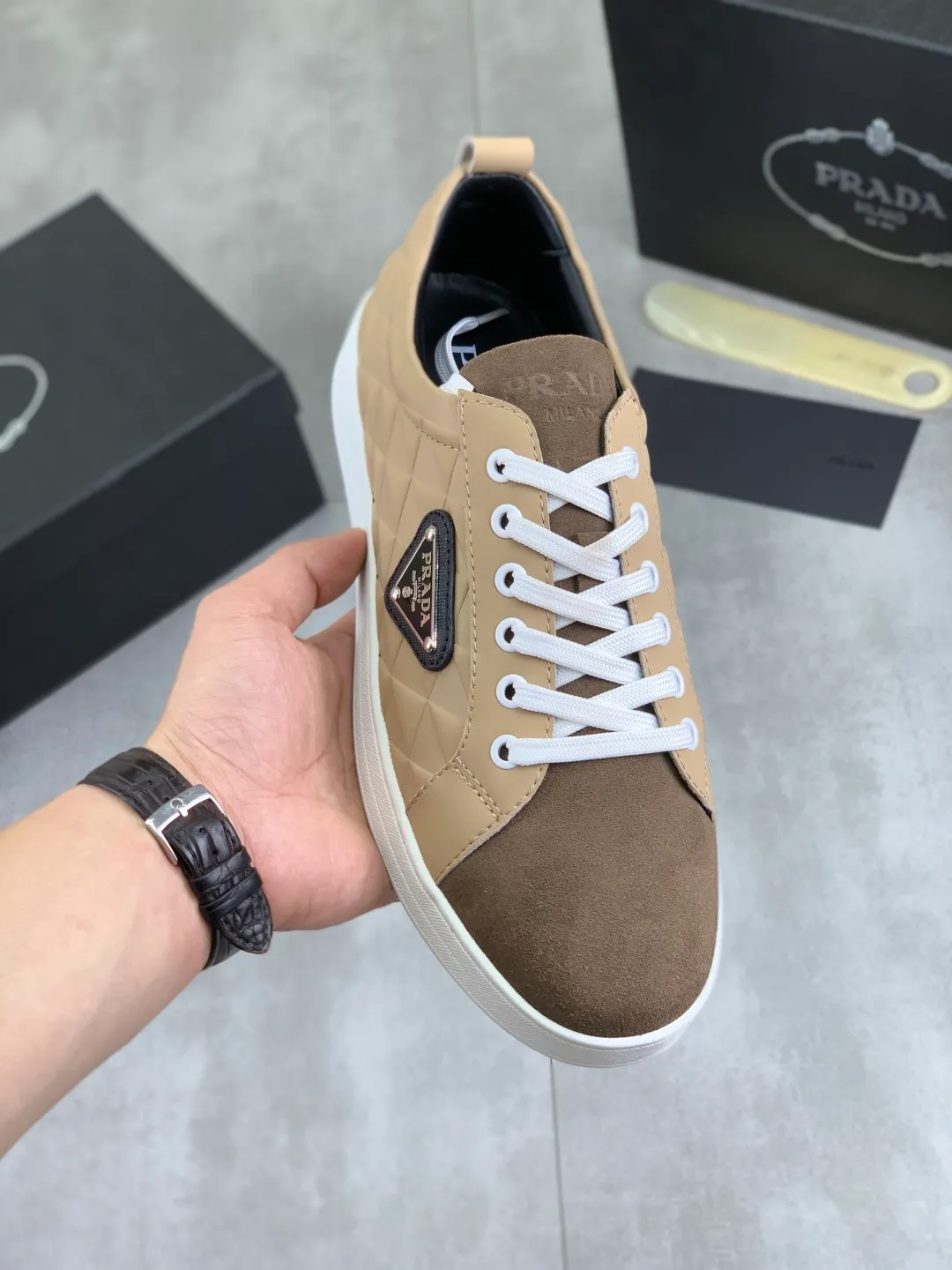 Men's Men's Shoes💰P420💰[New Style] The latest classic model of high-quality PRADA breathable and comfortable men's shoes has been launched on the official website, 1:1 replica, synchronized in Hong Kong, and on the same catwalk; all made of calfskin with breathable mesh fabric ➕Imported soft Soft and comfortable sheepskin lining, 🍡🍡original rubber outsole is non-slip and wear-resistant; comfortable to wear, attractive style, fine workmanship, and simple and neat shoe last, showing a man's courage and toughness, 👍Size: 39-44 2️⃣Color🉑️Choose